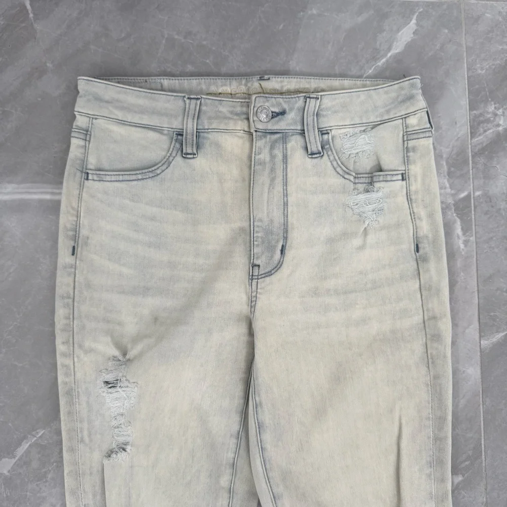 Women’s American Eagle Super Hi-Rise Distressed Light Wash Jeggings Size 4 - Picture 2 of 16